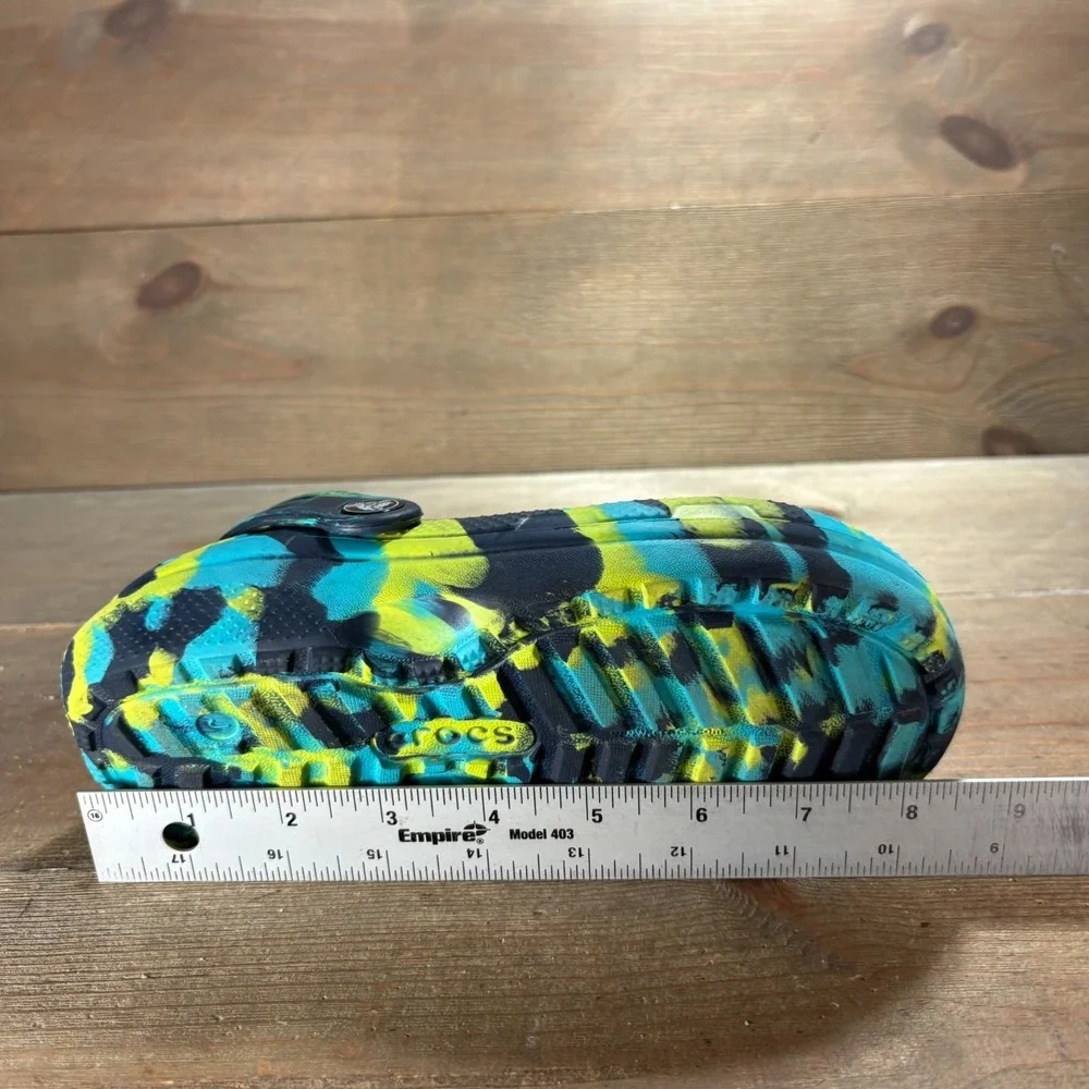 Crocs Classic Boys size 2 shoes Multicolor tie dye lined slippers Lined Clog